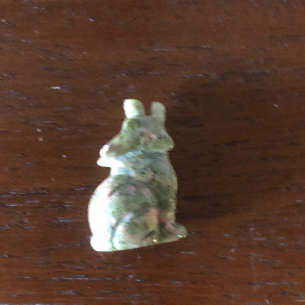 Unakite Howling Wolf Carving-728 $15 or $12 w/offer
